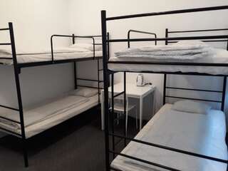 Хостелы MAY Home Зелонка Спальное место на двухъярусной кровати в общем номере для мужчин-1